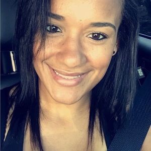 Meet your Posher, Alicia